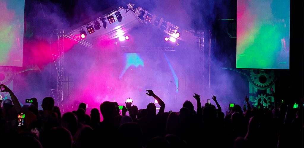 a-crowd-of-fans-at-a-concert-under-the-spotlight-2024-12-03-10-40-20-utc